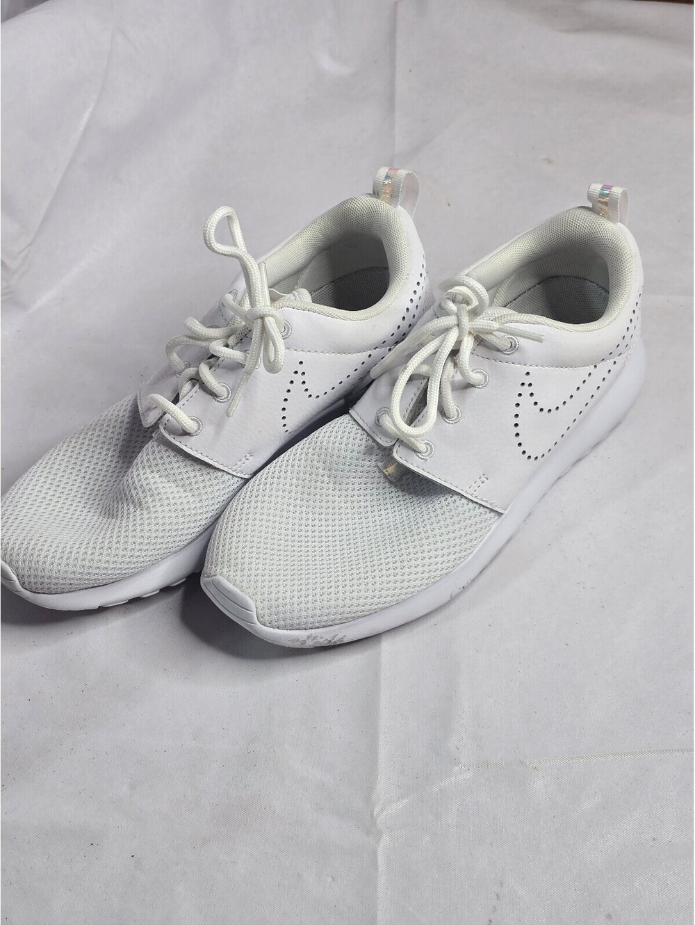 Nike Roshe One Triple White Mesh Sneakers Size 7 Excellent Condition